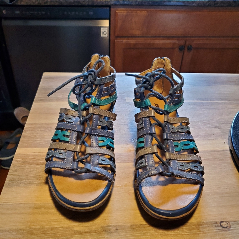 Earth Sandles size 8 1/2